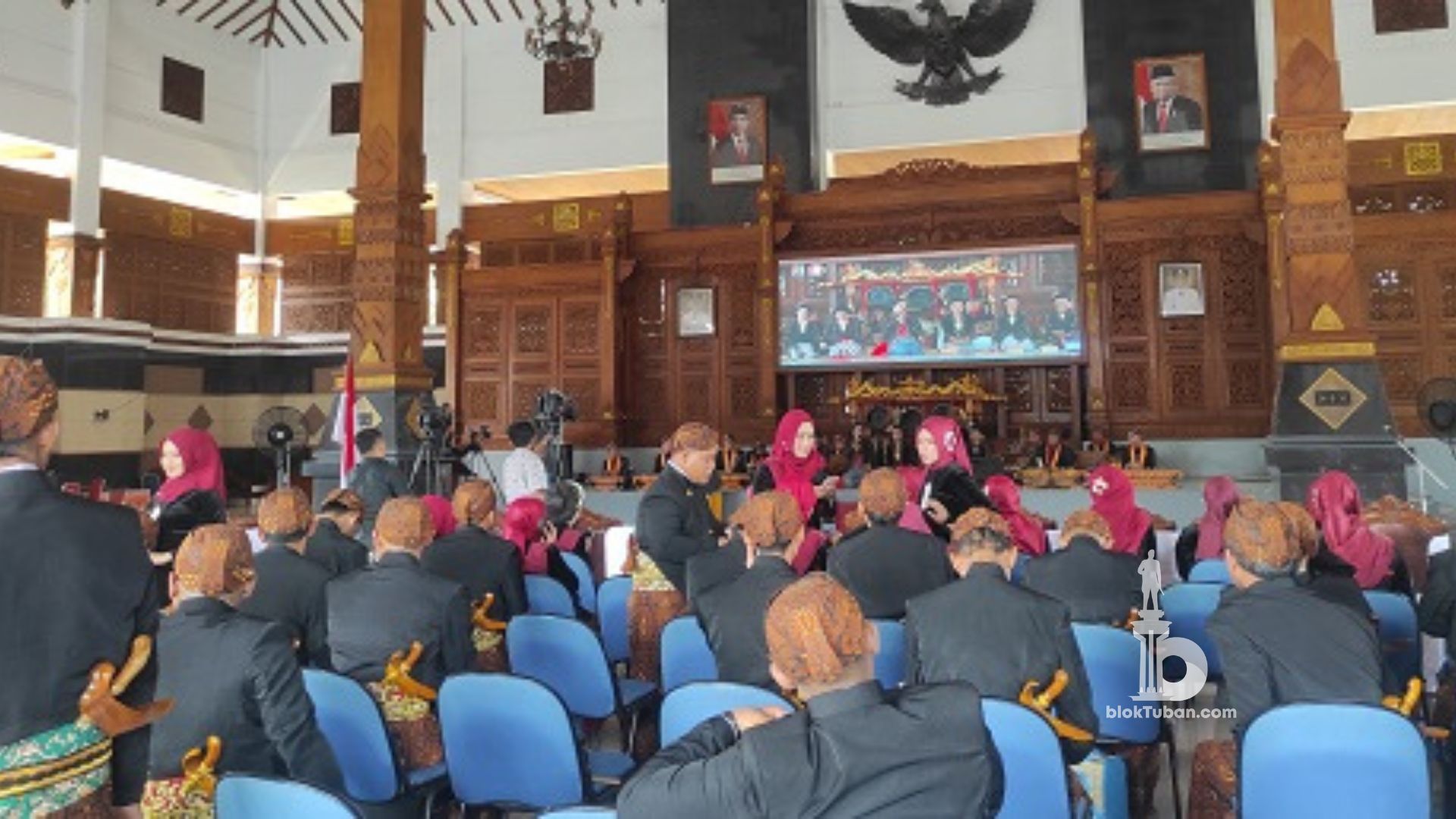 Lulus Predikat Membanggakan, 54 Siswa Permadani Tuban di Wisuda